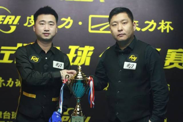 背后有着深 背后有着深